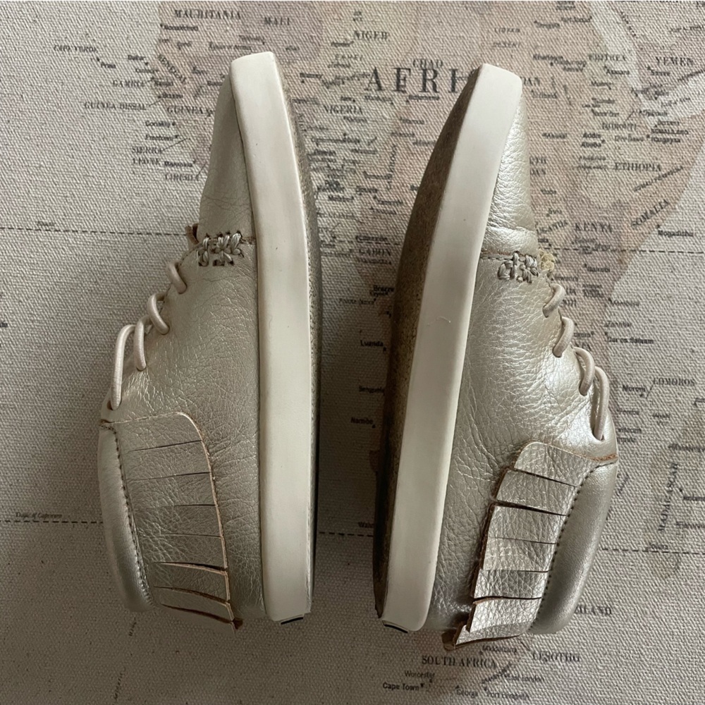 Freshly Picked Platinum Sneaker Mocc Leather Shoes Size 10 - Picture 4 of 10